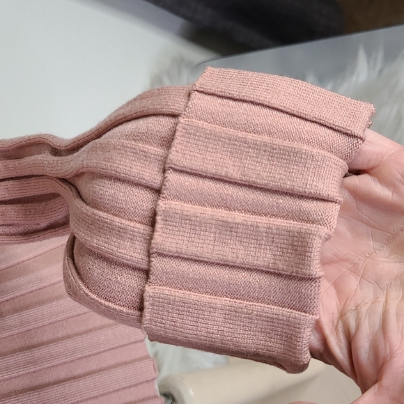 Sweater Size Large Blush Pink Off  Shoulder Lightweight Ribbed Knit Sexy Fall - Picture 4 of 6